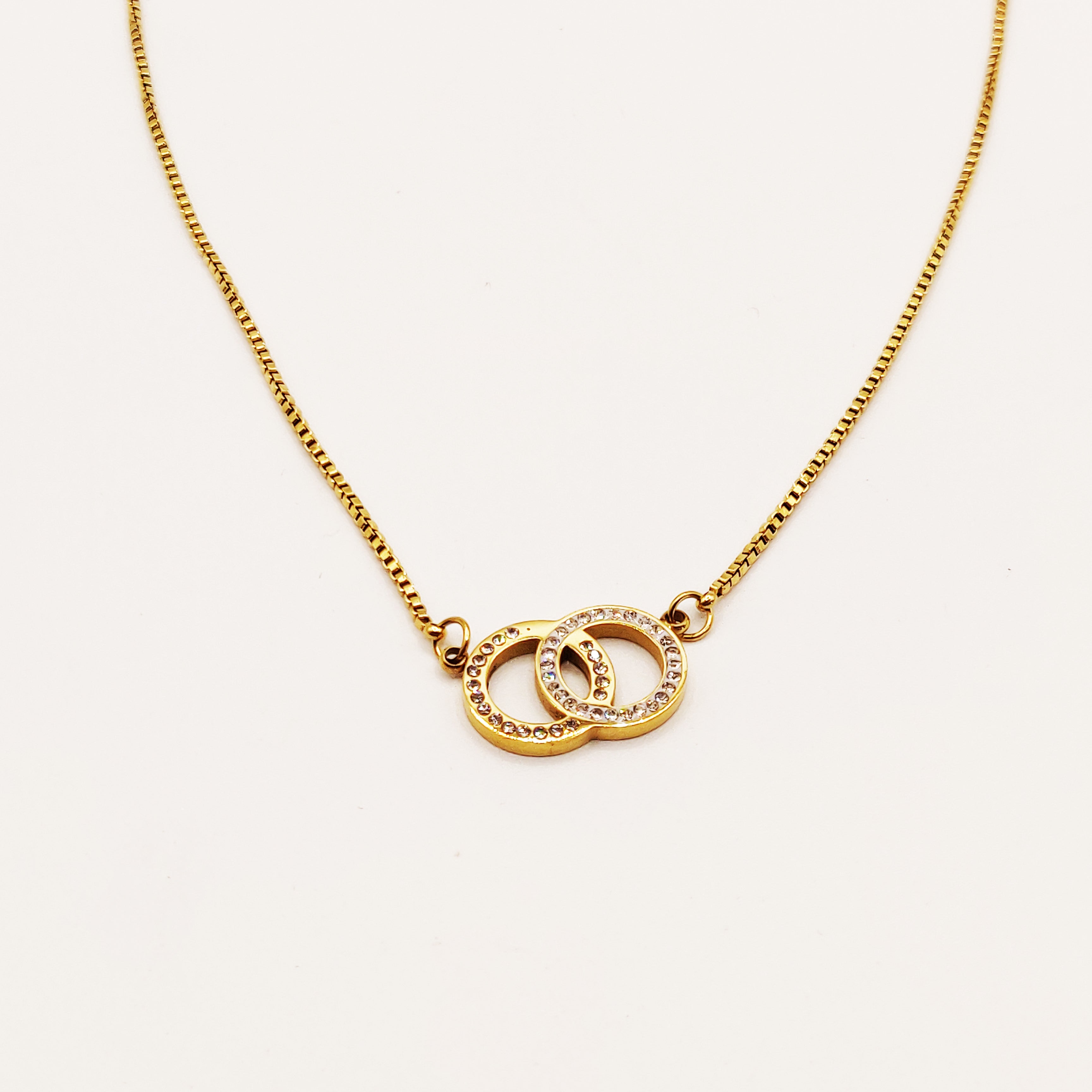 Collier Double Cercles Croisés Cristaux Luxe