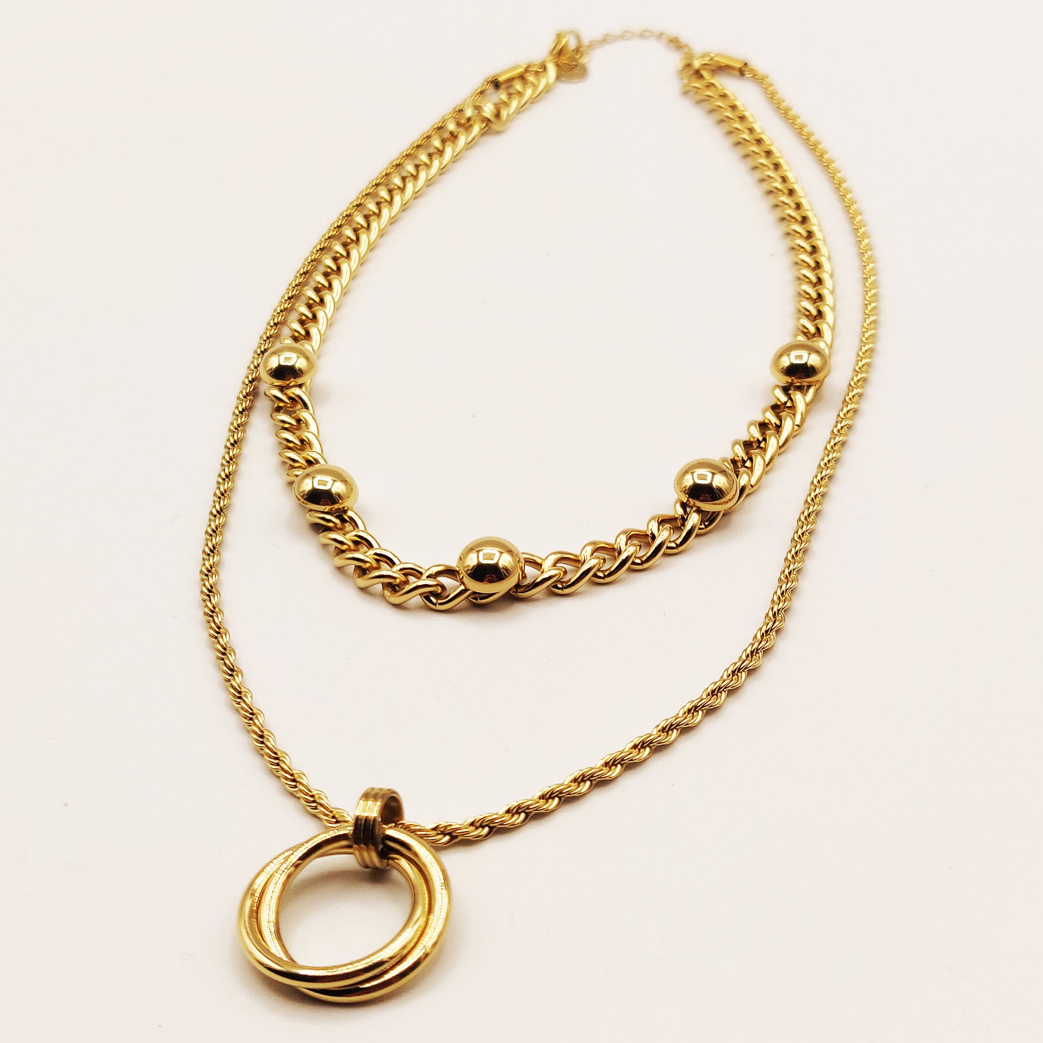 Collier Double Tresse Perles Dorées et Anneaux
