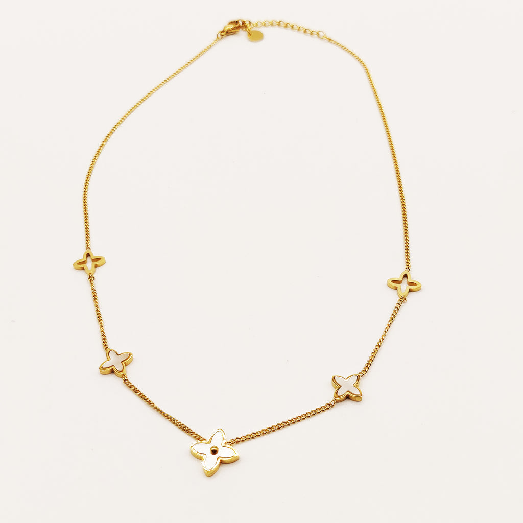 Collier Étoiles Trèfles Blancs Nacrés Luxe