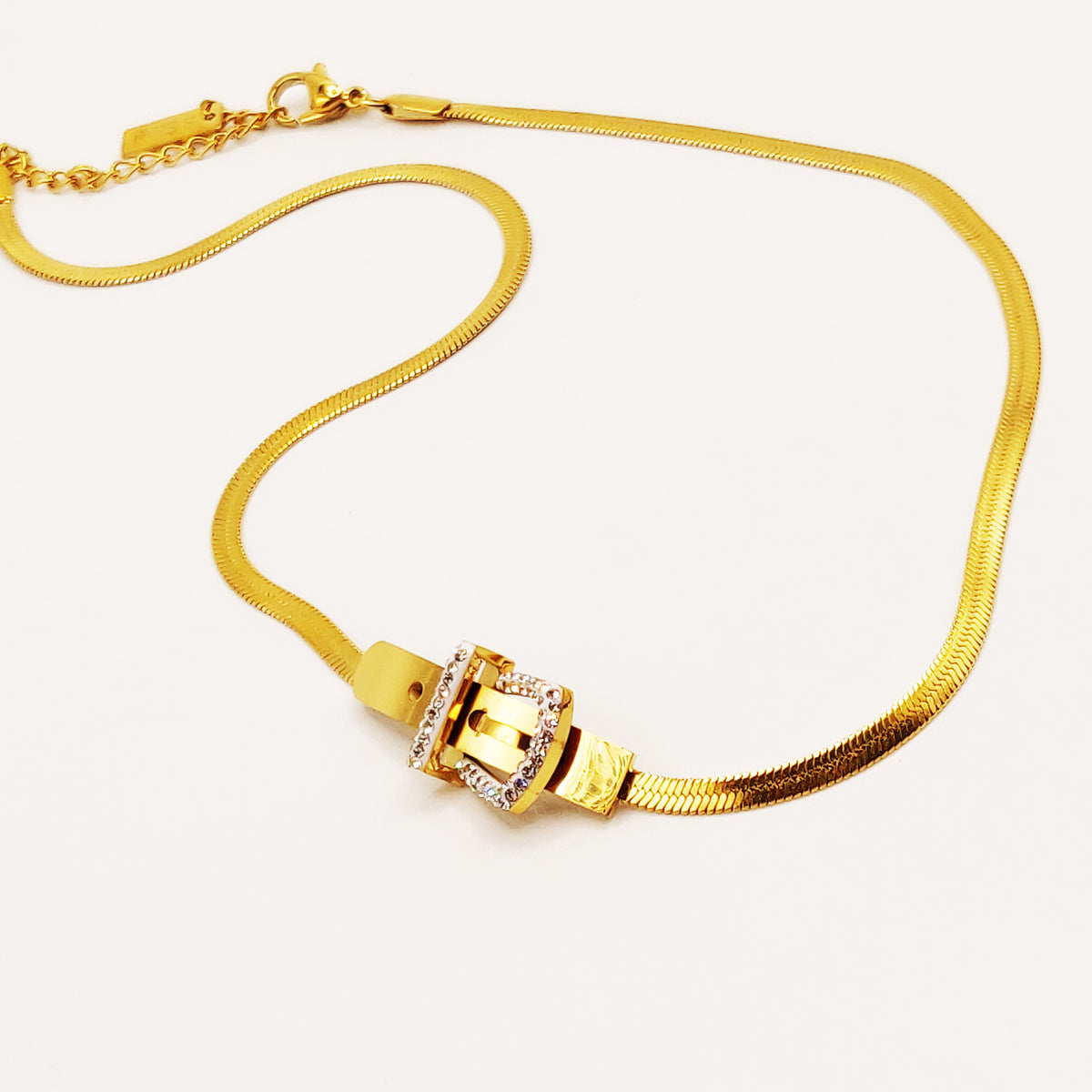 Collier Maille Boucle de Ceinture Cristaux