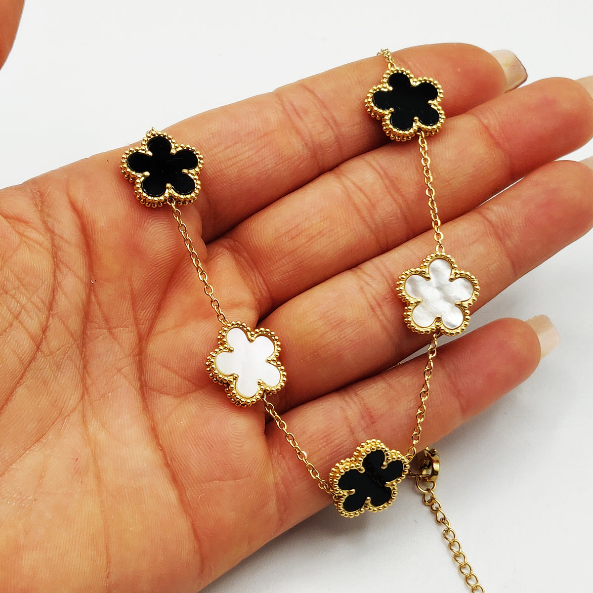 Collier Marguerites Noires et Blanches Tour Perles d'imitation Luxe