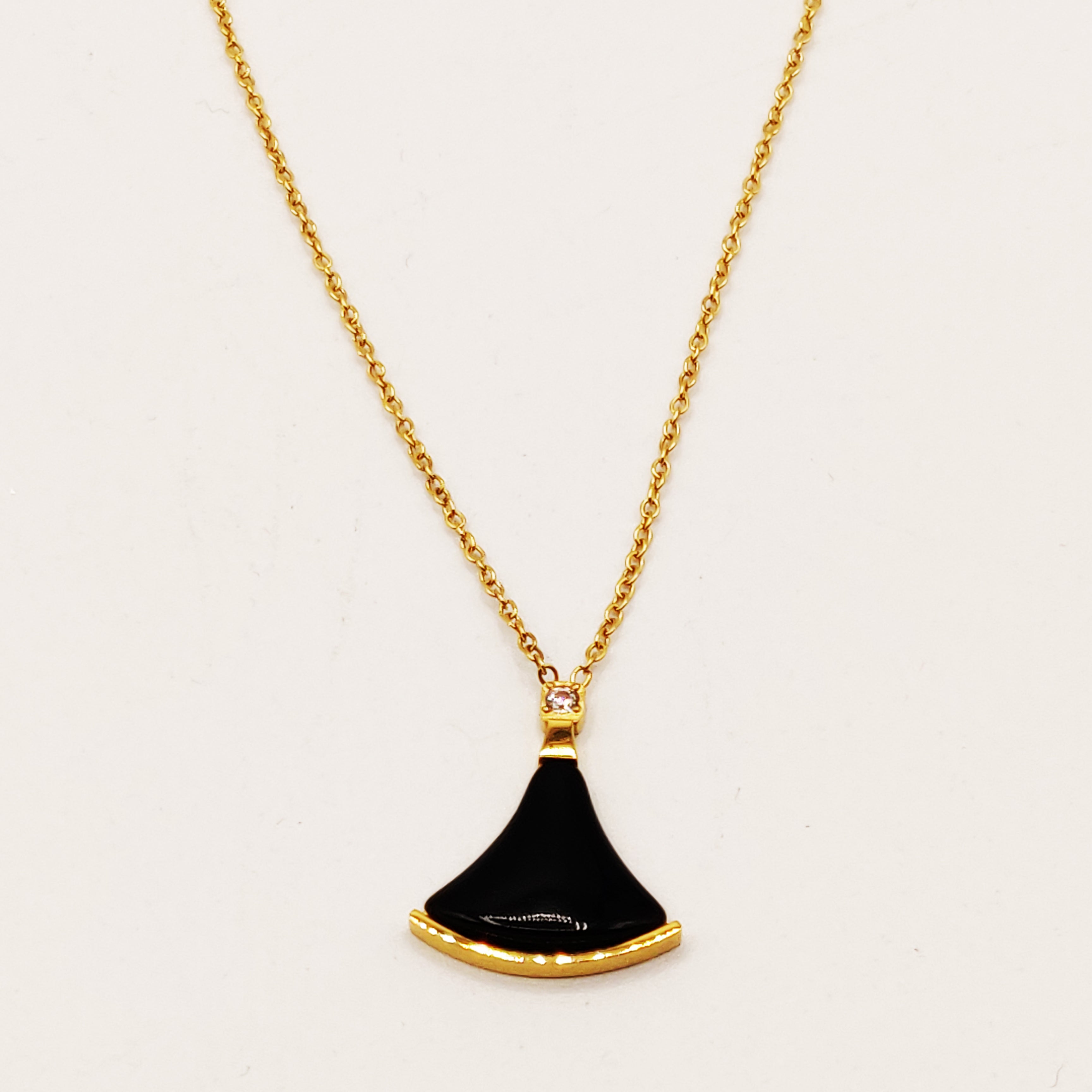 Collier Motif Romain Noir Luxe