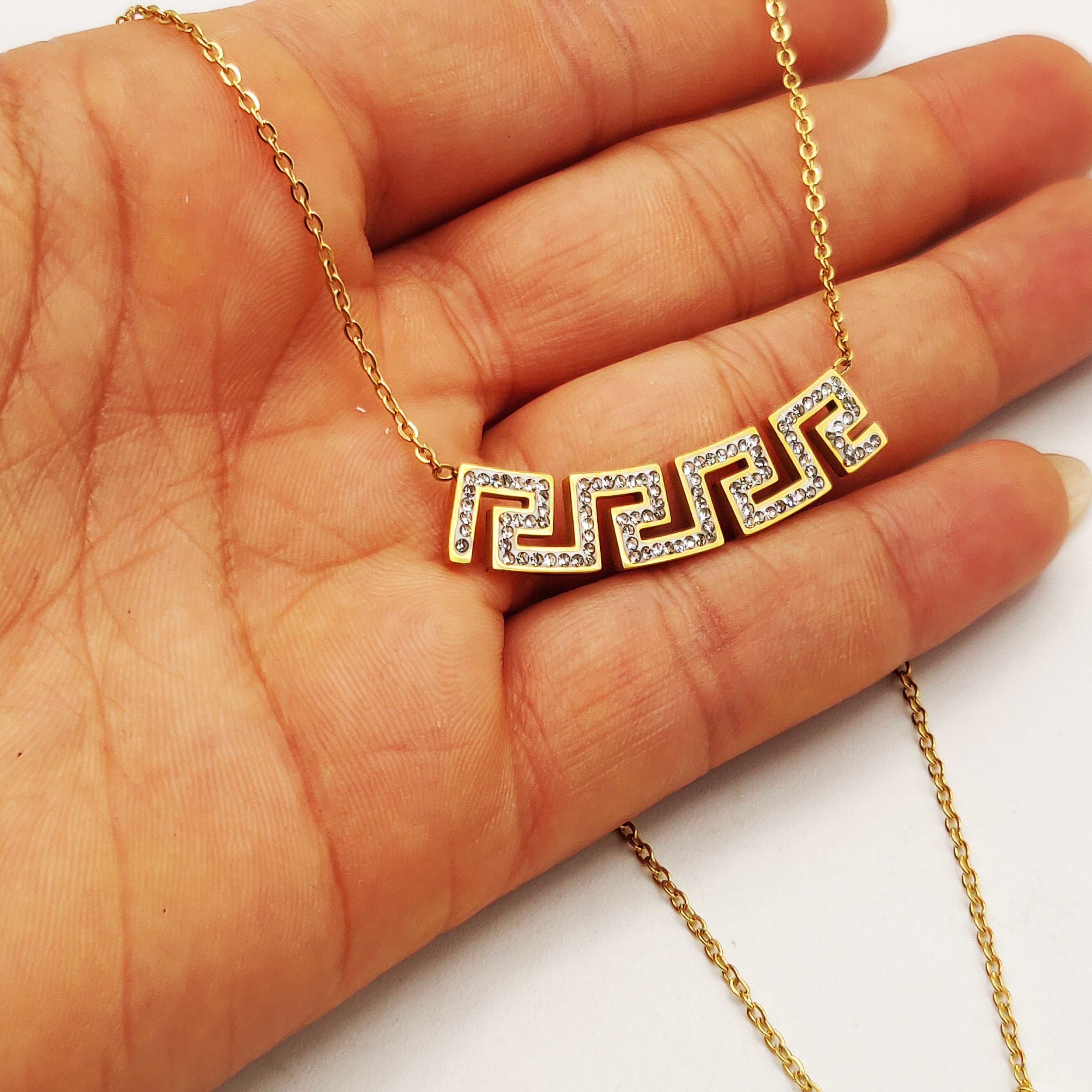 Collier Motif V Luxe