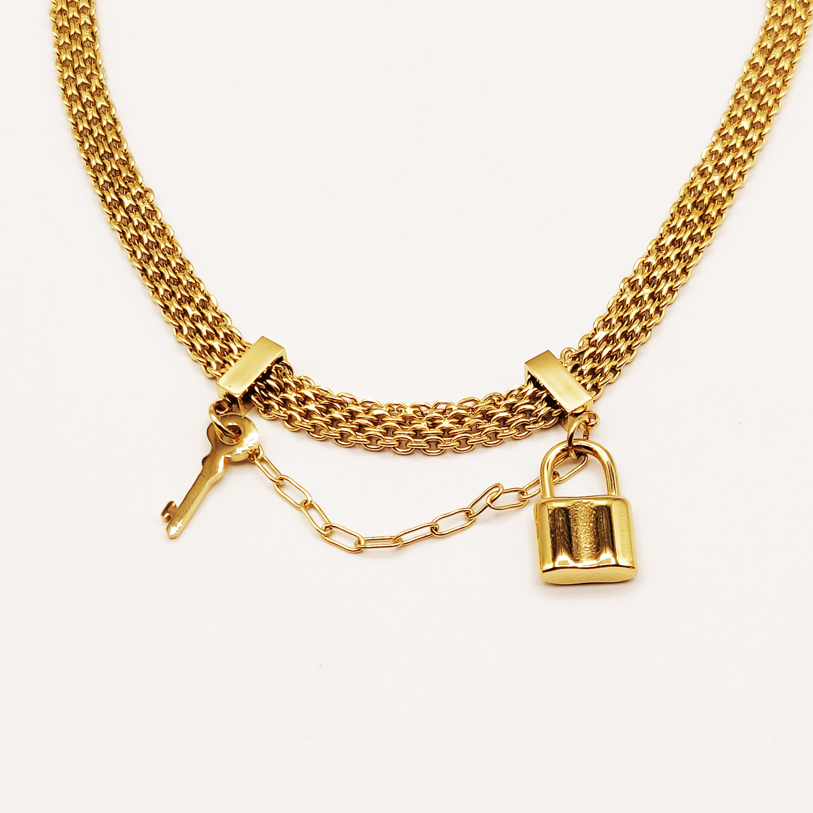 Collier Multi Chaînes Cadenas et Clé
