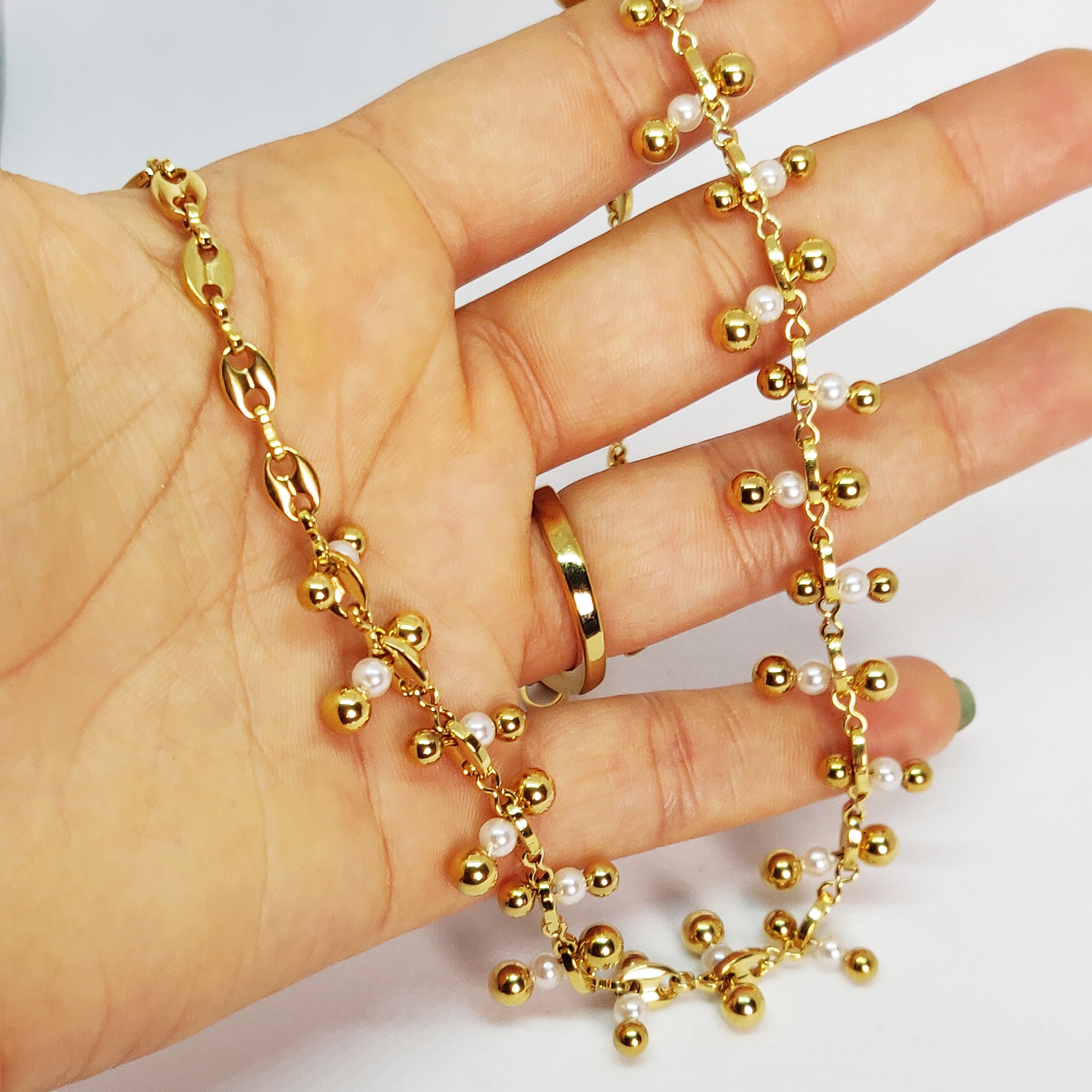 Collier Multi Perles Dorées et Blanches