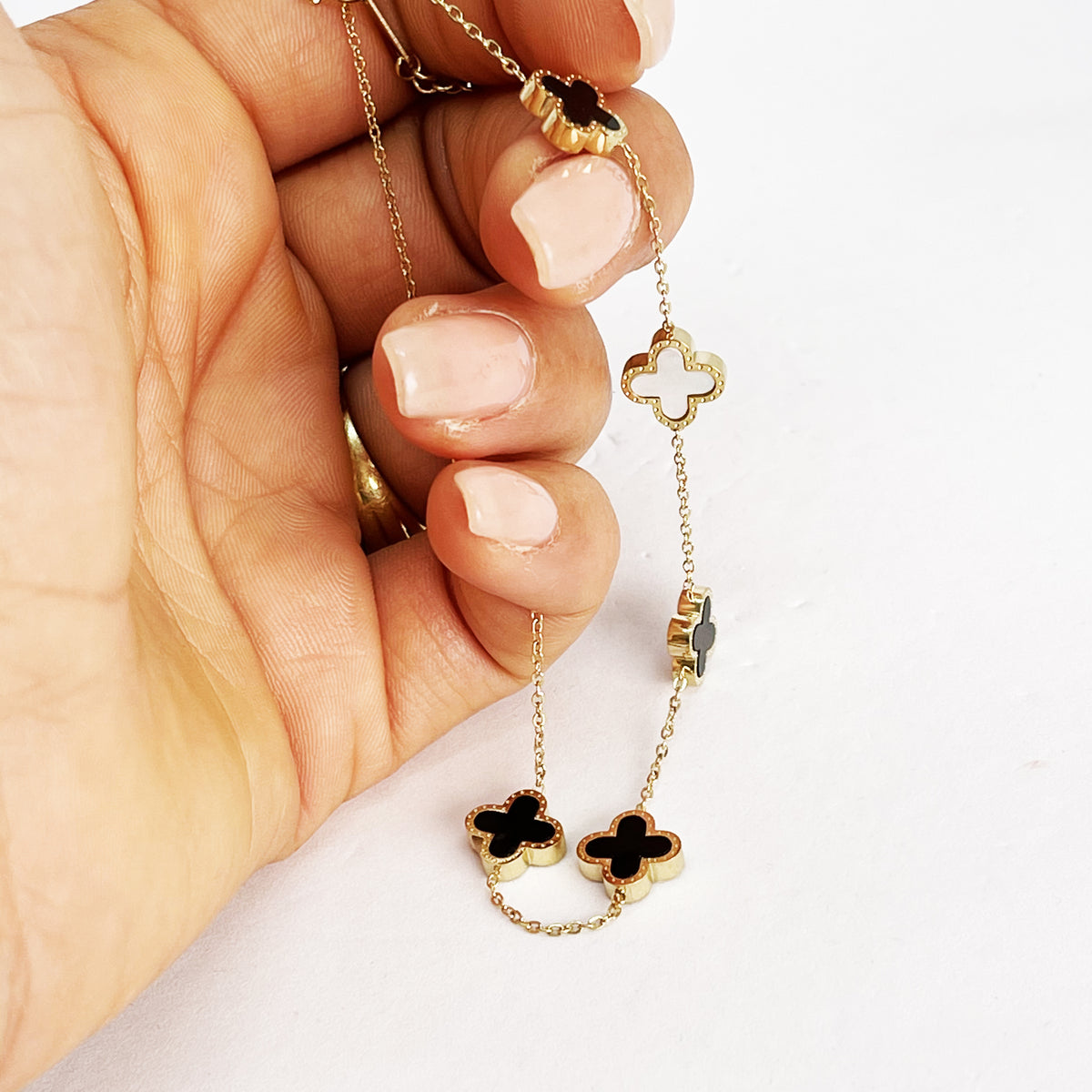 Collier Multi Trèfles Blancs et Noirs
