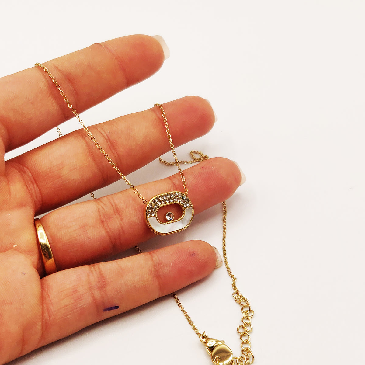 Collier Ovale Mi Nacré Mi Cristaux