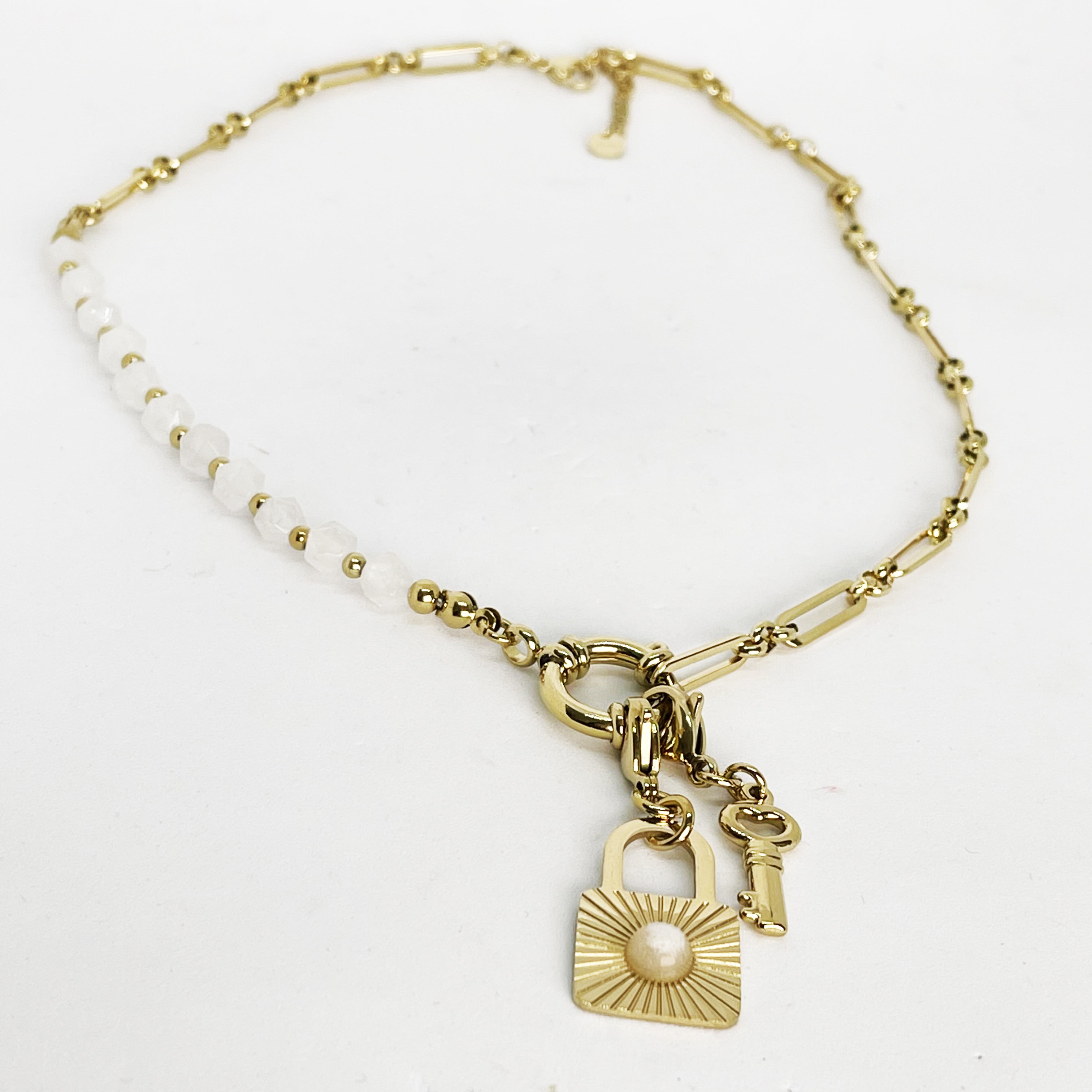 Collier Perles Cadenas Plat et Clé