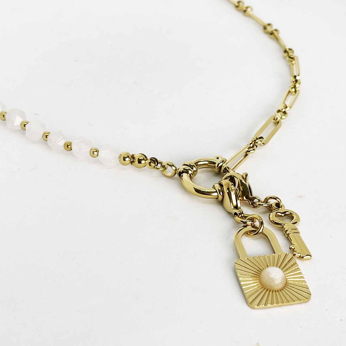 Collier Perles Cadenas Plat et Clé