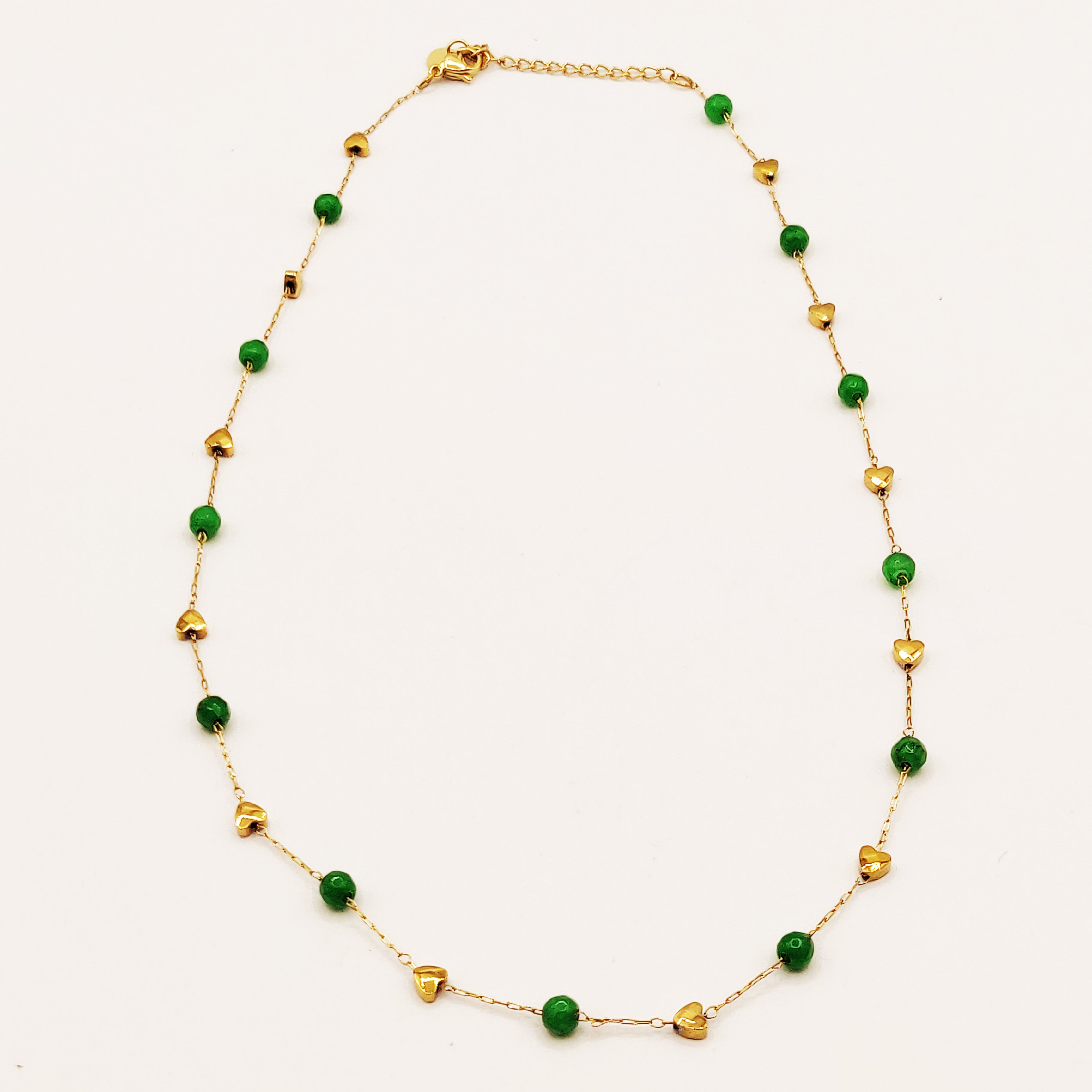 Collier Perles Vertes et Coeurs Dorés