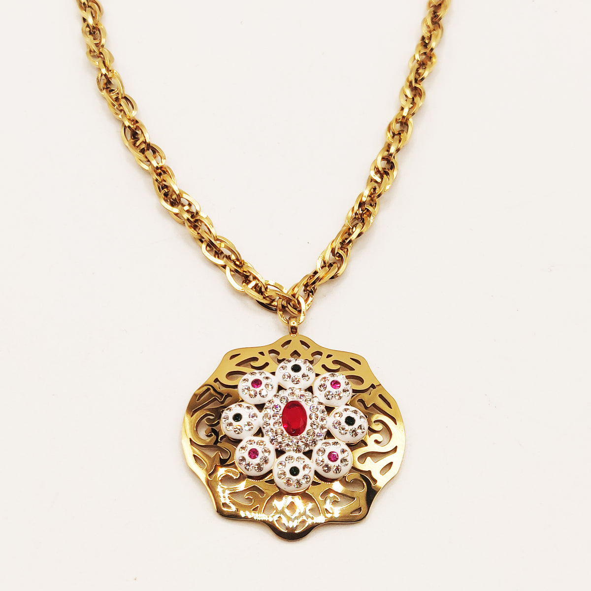 Collier Torsade Motif Oriental Cristaux Rouges et Verts Luxe