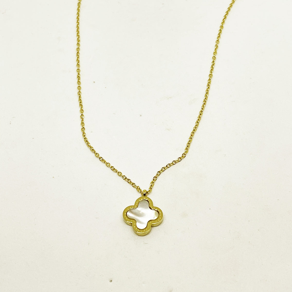 Collier Trèfle Noir et Blanc Nacré