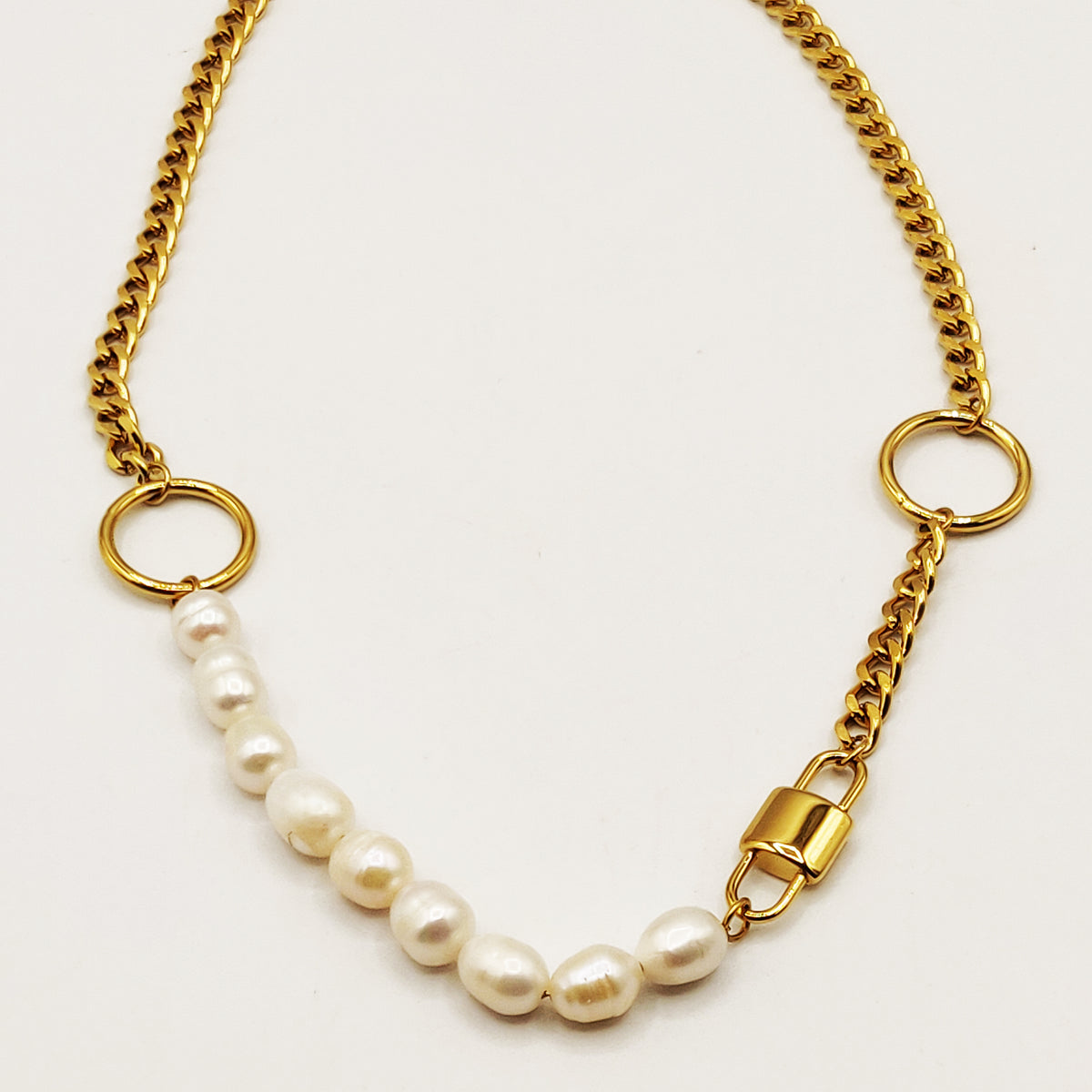 Collier Tresse Cadenas et Perles Blanches