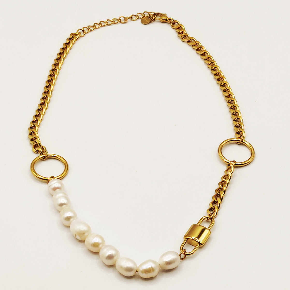 Collier Tresse Cadenas et Perles Blanches