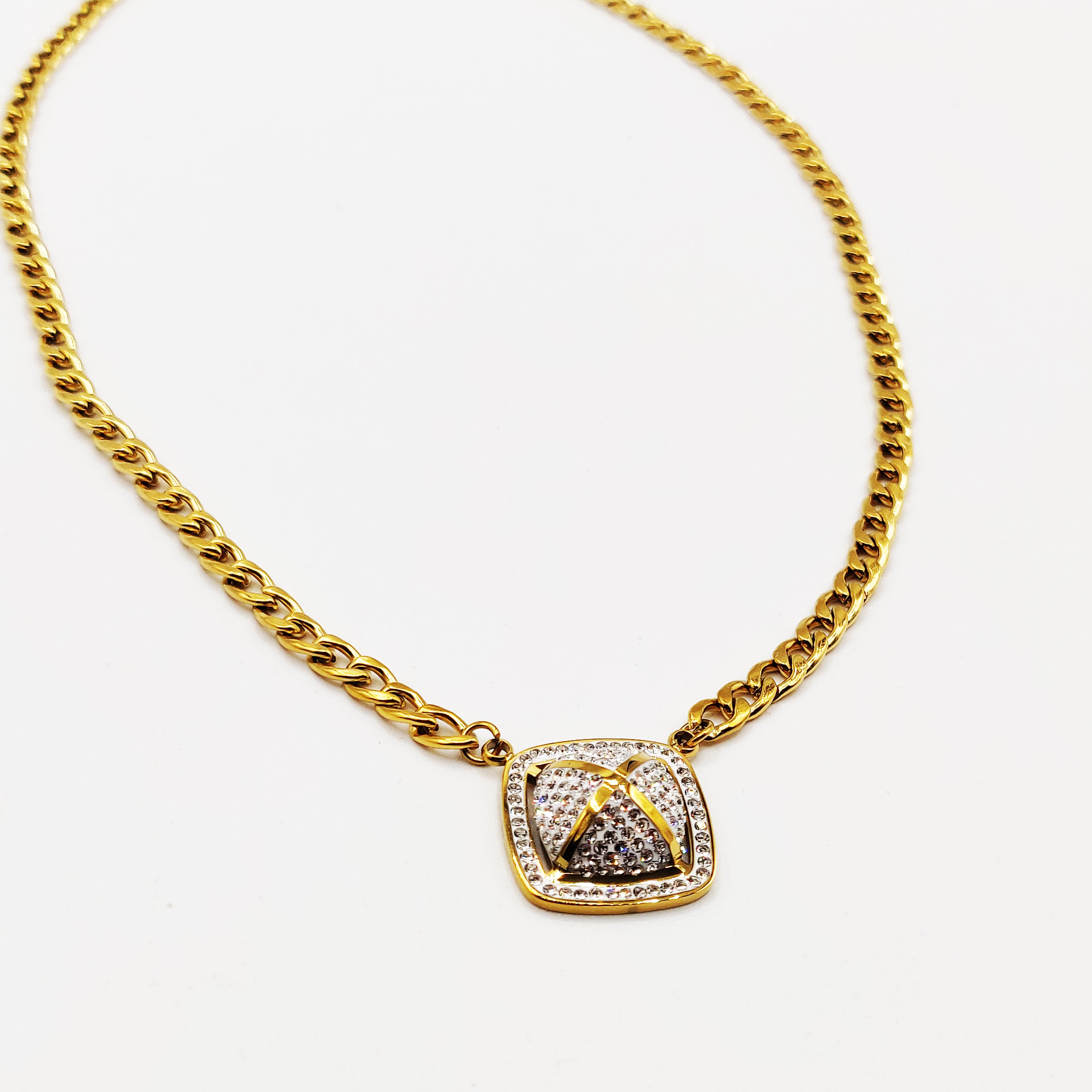 Collier Tresse Carré Bombé Cristaux X