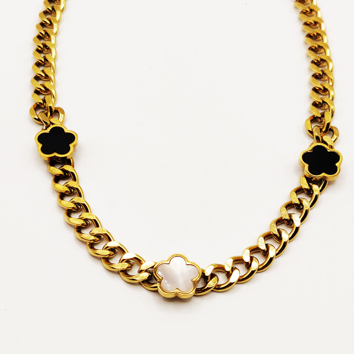 Collier Tresse Marguerites Noires et Blanches