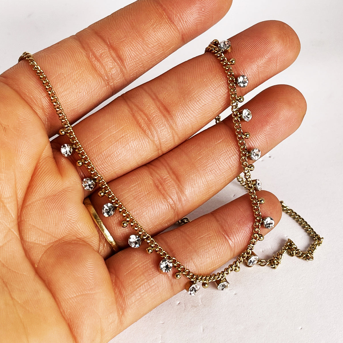 Collier Tresse Multi Cristaux et Perles Dorées