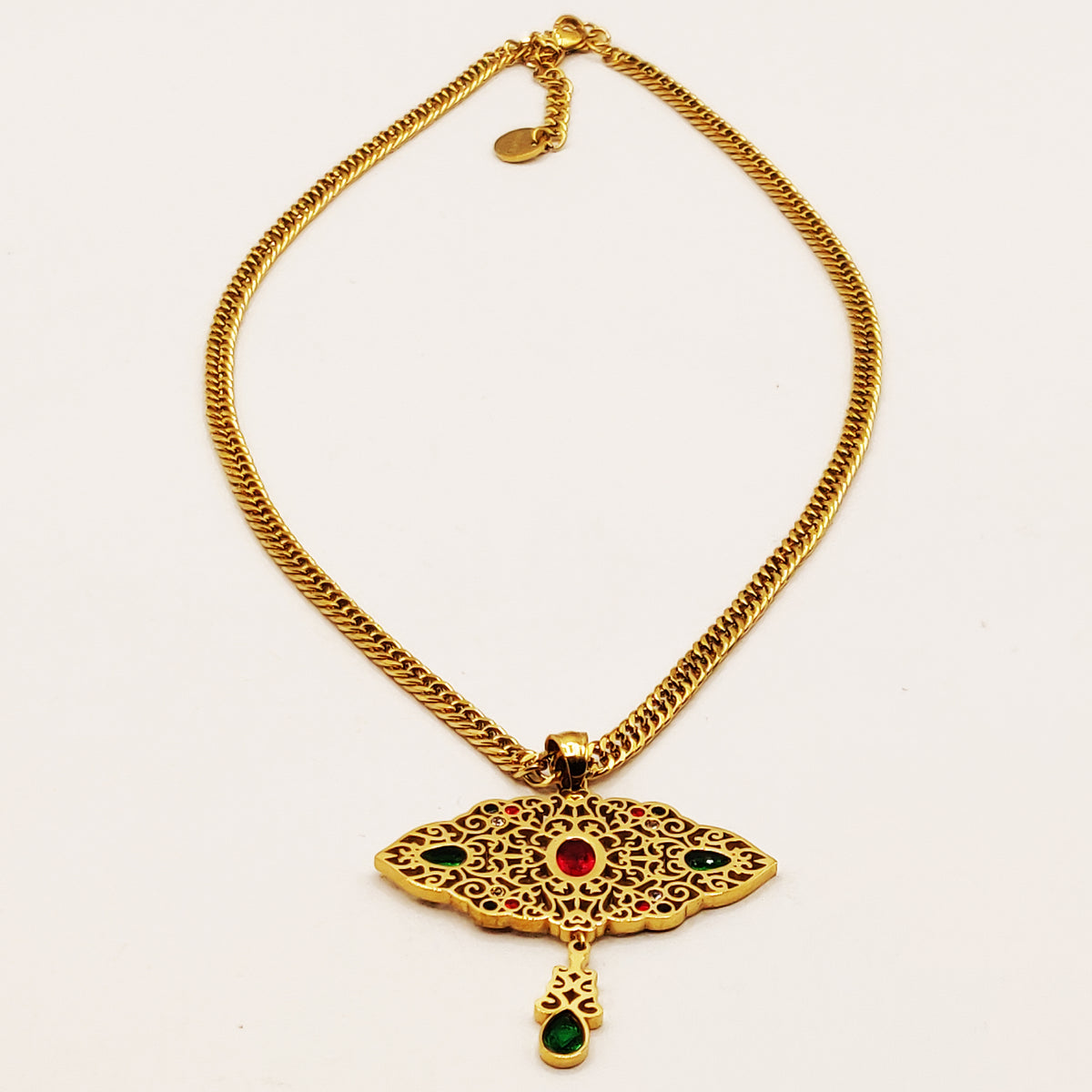Collier Tresse Pendentif Ovale Oriental Cristaux Verts et Rouges Luxe