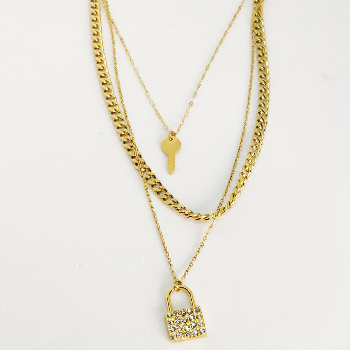 Collier Triple Cadenas et Clé