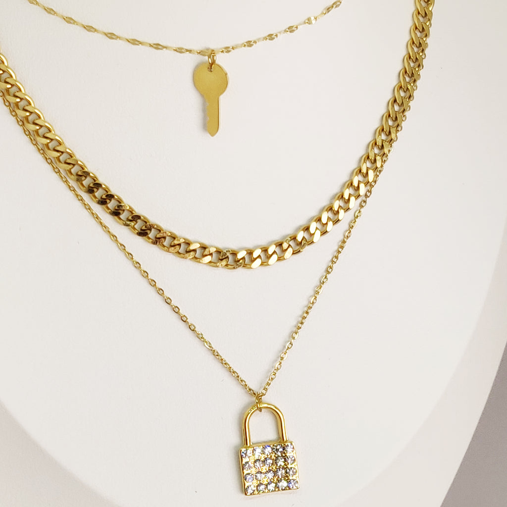 Collier Triple Cadenas et Clé