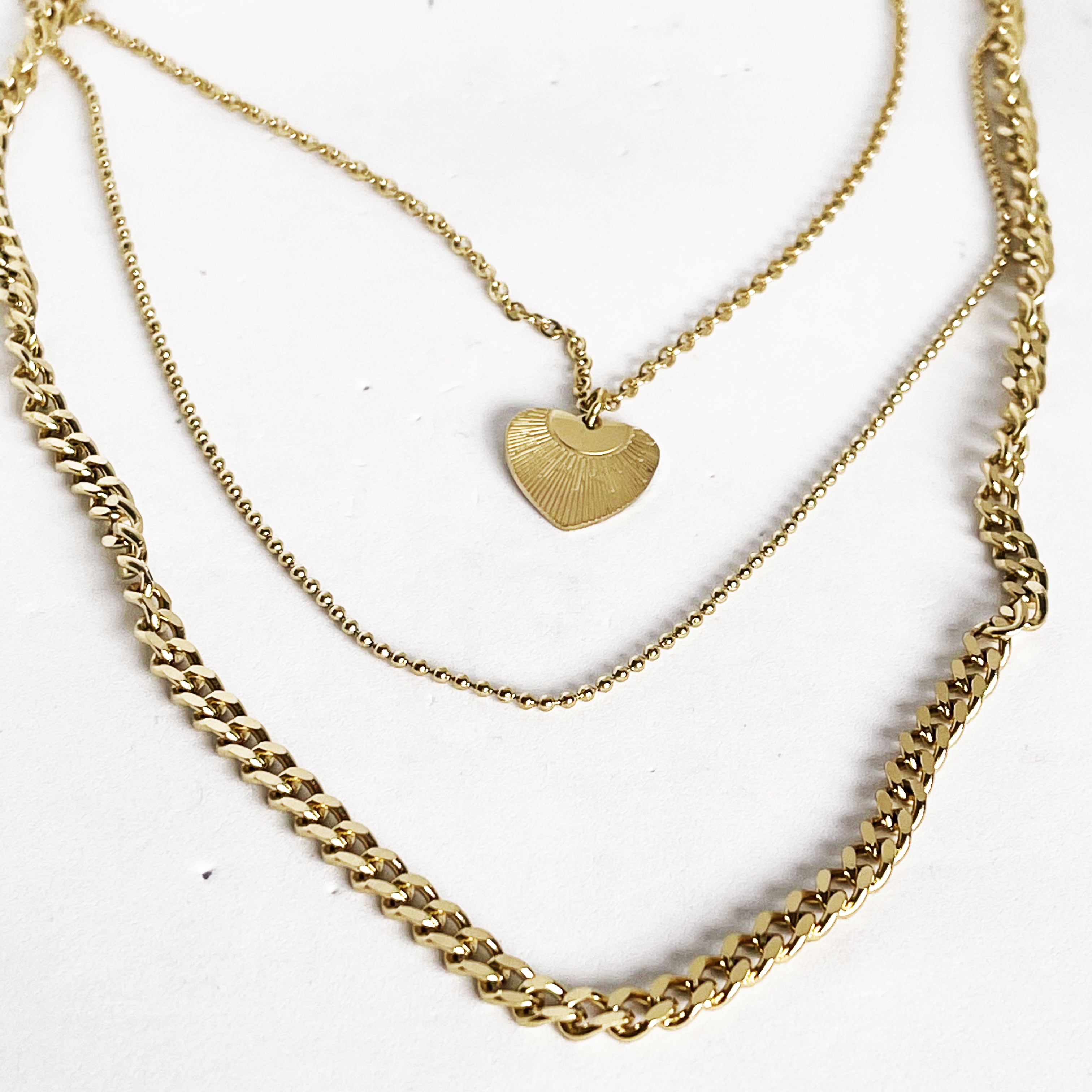 Collier Triple Chaîne, Perles Dorées et Coeur