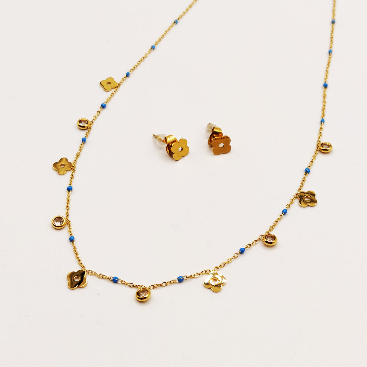 Ensemble Collier et Boucles d'oreilles Multi Trèfles et Perles Bleues
