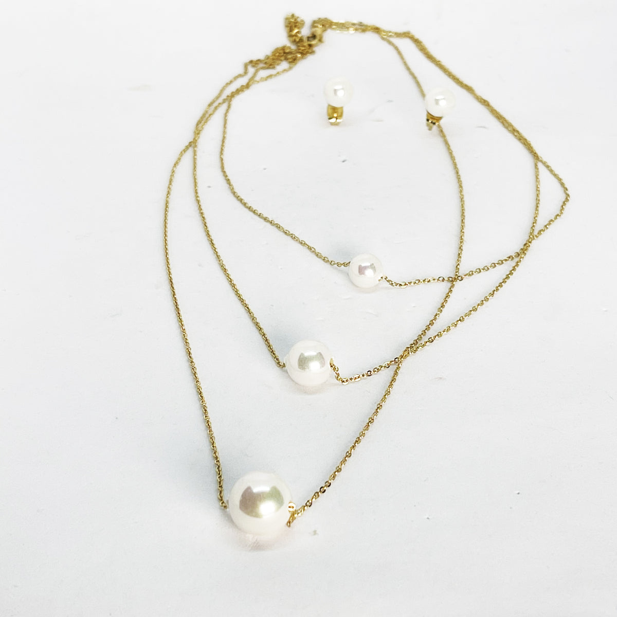 Ensemble Collier et Boucles d'oreilles Triple Perles Blanches