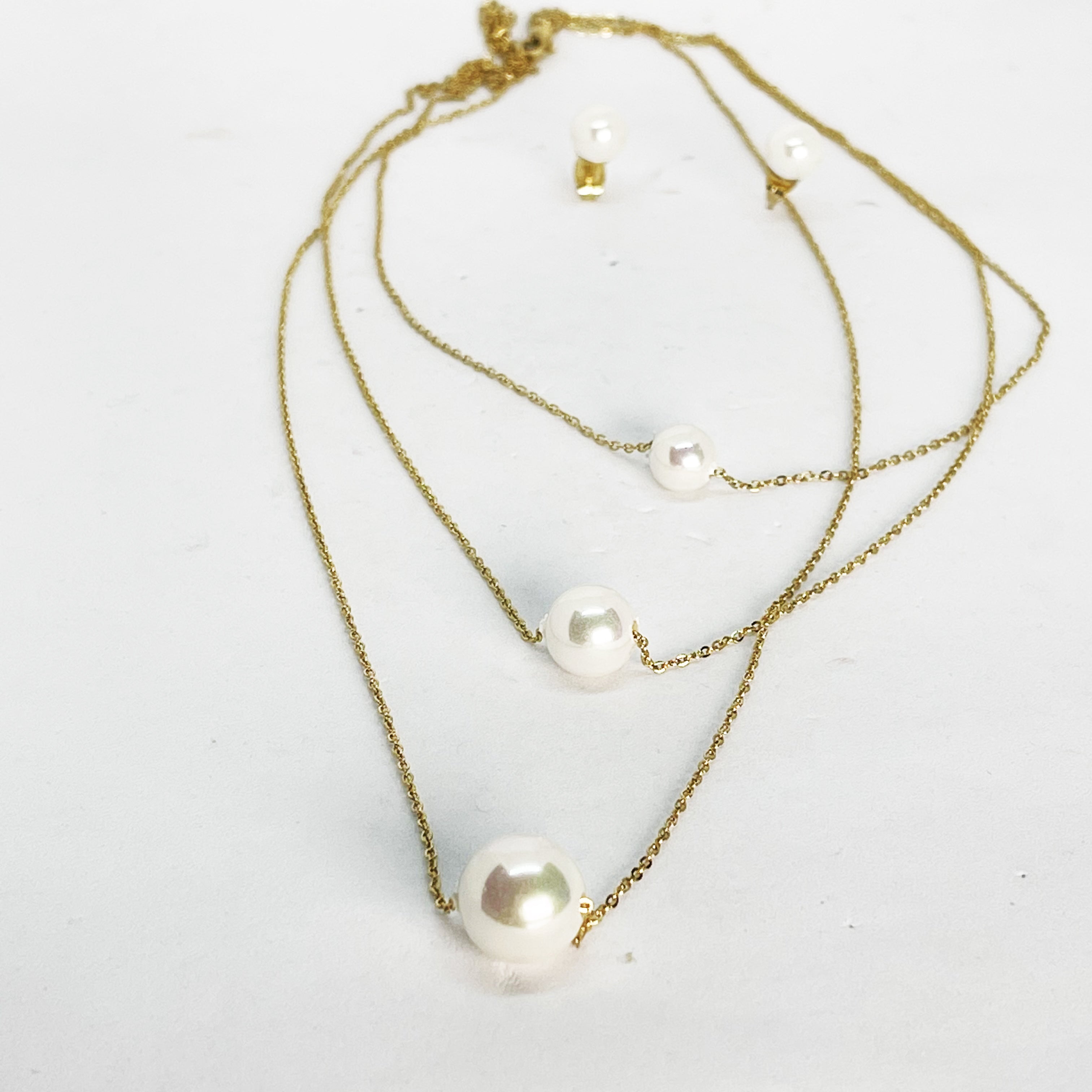 Ensemble Collier et Boucles d'oreilles Triple Perles Blanches